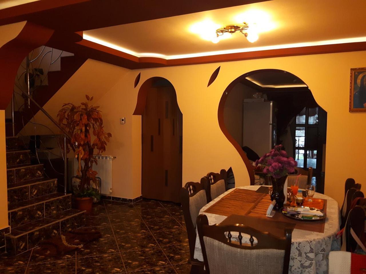 Vila Alexia Hotel Calimanesti Ngoại thất bức ảnh
